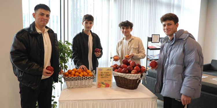 Nöbetçi Kitaphanelerde bol vitaminli ikram