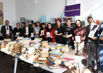 Konserden elde edilen kitaplar kütüphaneye bağışlandı