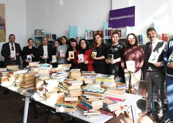 Konserden elde edilen kitaplar kütüphaneye bağışlandı