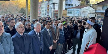 Batman’da okul servisi ile otomobil çarpıştı: 17’si öğrenci 20 yaralı