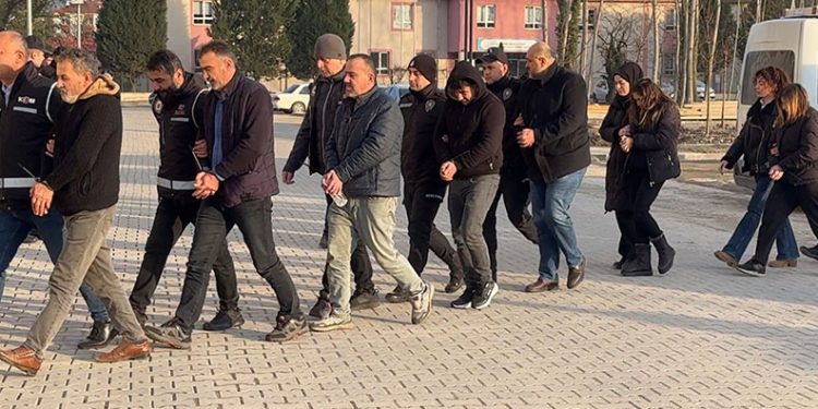 Suriye Devlet Başkanı eş-Şara’dan ilk ulusa sesleniş konuşması: “Kapsamlı bir geçiş hükümeti kurmak için çalışacağız”