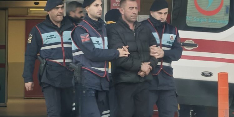 Bursa’da ailesini silahla rehin alan şahıs tutuklandı