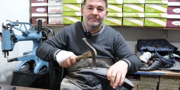 Bitlis Valisi Karakaya karakol ve üs bölgelerini havadan inceledi