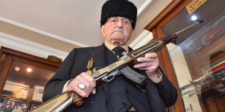 Asırlık çınarın evladiyelik müzesi