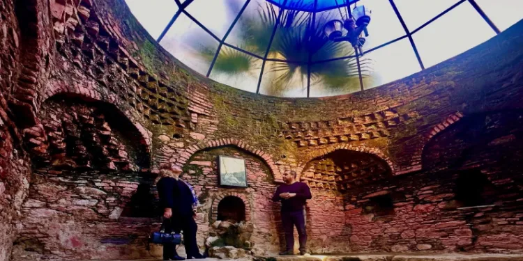 Tarihi Meryem Ana hamamına dikkat çekti