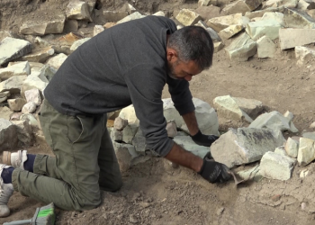 Tarihi tapınaktaki gizemli taşlar