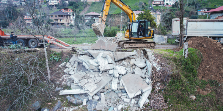 Fırtına Vadisi’nde 28 yapı yıkıldı
