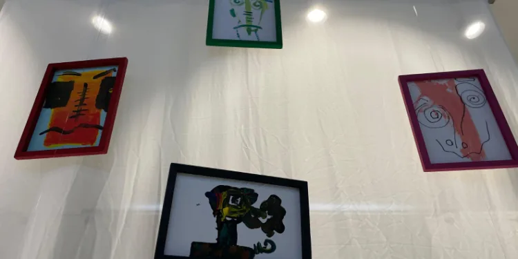 ‘Nazik Kübizm’ sergisi ile otizmin sanatsal yüzü