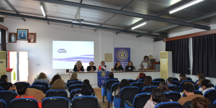 Sağlıklı ergenlik, sağlıklı gelecek için gençleri bilinçlendirmek şart