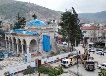Tokat’ta tarihi cami restorasyonunda mezarlara ulaşıldı