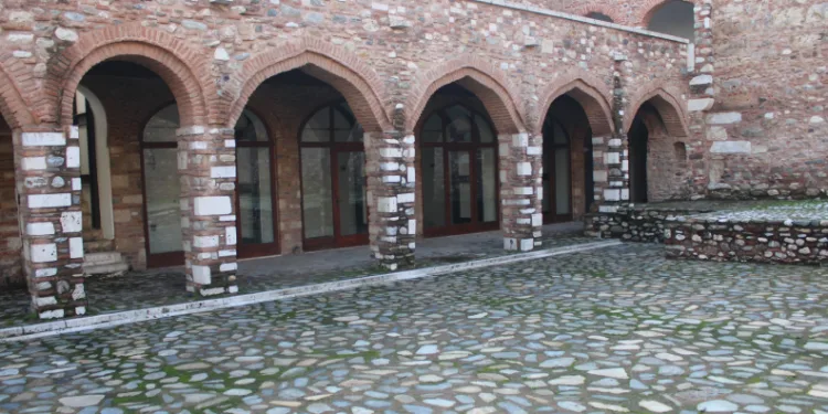 200 yıllık tarihi han temizlendi