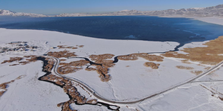 Van’da kış manzarası kartpostallık görüntüler oluşturdu