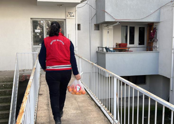 Menteşe Belediyesi 1 ton portakal dağıttı