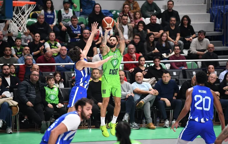 TOFAŞ Basketbol Takımı çeyrek final şansını grubun son maçına bıraktı