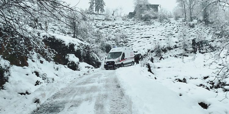 Doğu Karadeniz’de kış: Bin 362 mahalle ve köy yolu ulaşıma kapandı