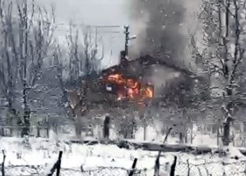 Bartın’da sobadan çıkan kıvılcımlar 2 katlı evi kül etti