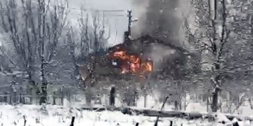 Bartın’da sobadan çıkan kıvılcımlar 2 katlı evi kül etti