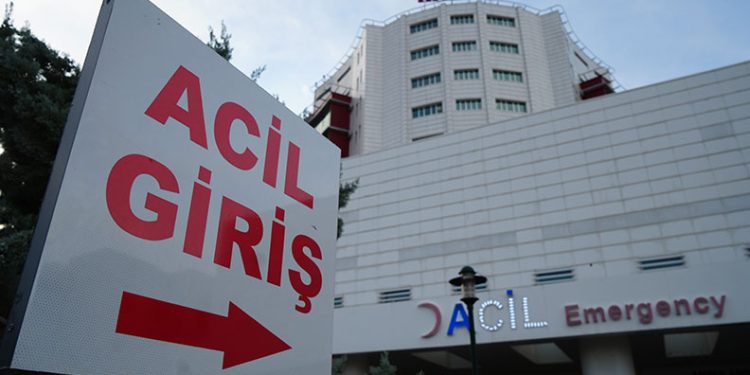 28 öğrenci ve 1 öğretmen gıda zehirlenmesi şüphesiyle hastaneye kaldırıldı