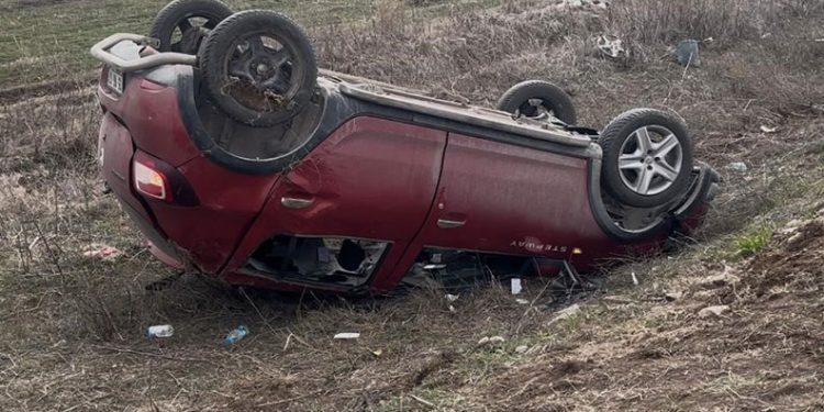 Tavşanlı’da otomobil takla attı: 4 yaralı