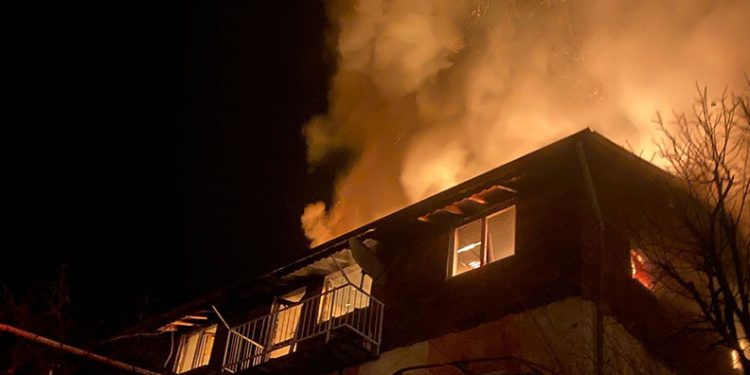 Isparta’da bacadan çıkan yangın 2 katlı evi küle çevirdi