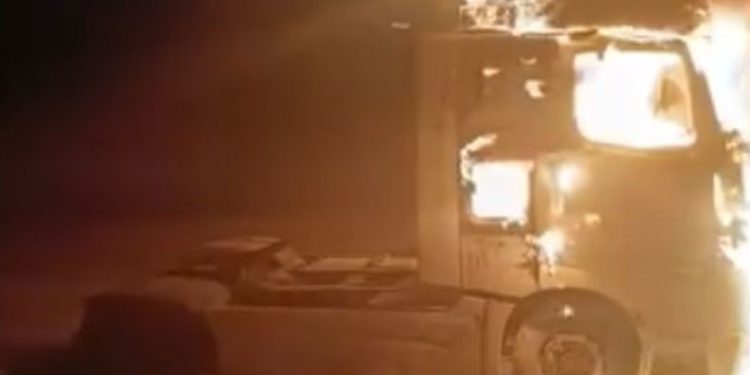 Tırın kupası alev alev yandı