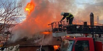 Hisarcık’ta korkutan yangın