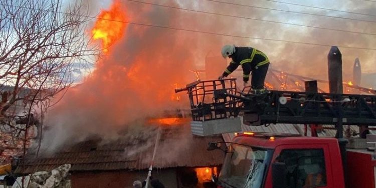 Hisarcık’ta korkutan yangın