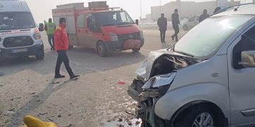 Hakkari’de otomobille kamyonet çarpıştı: 2 yaralı