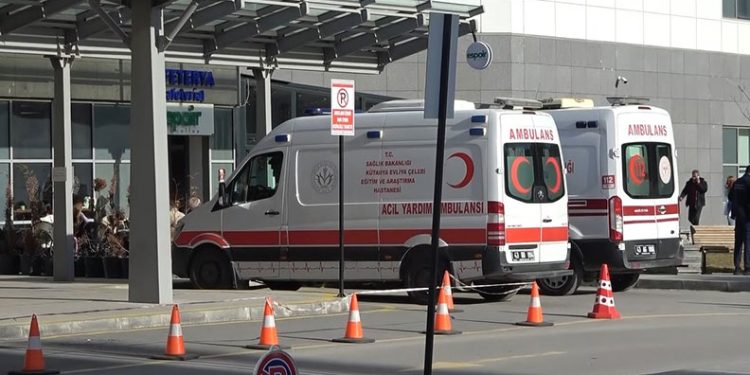 Tornavidayla saldırdığı karısını ağır yaraladı