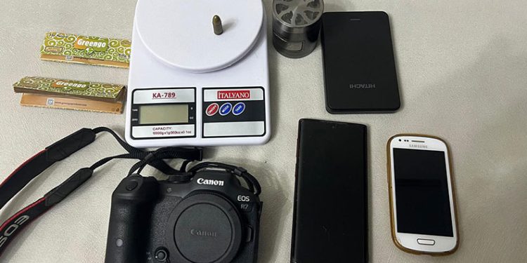 DEM Partili Başkanın yeğeni, uyuşturucu madde ile yakalandı