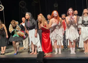 Bursa Devlet Tiyatrosu Othello ile Nazım Hikmet Kültürevinde Sahne Aldı