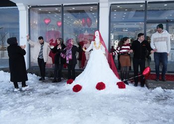 ‘Kardan Gelin’e 1 milyon liralık altın taktılar