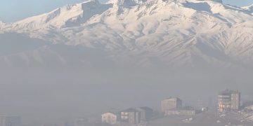 Yüksekova’da yoğun sis etkili oldu