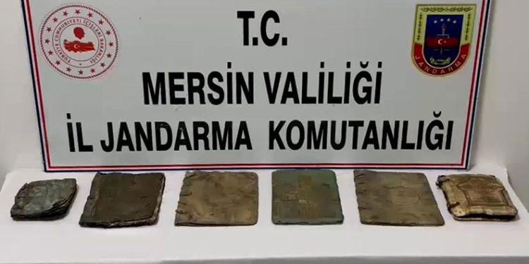 Mersin’de 6 adet tarihi el yazması kitap ele geçirildi: 3 gözaltı