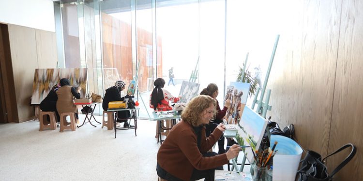 İnegöl Belediyesi koridorlarını sanatla buluşturdu