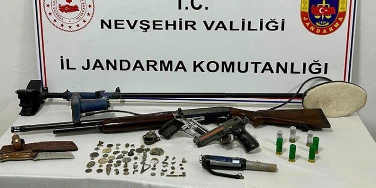 Nevşehir’de 68 tarihi obje ve sikke ele geçirildi