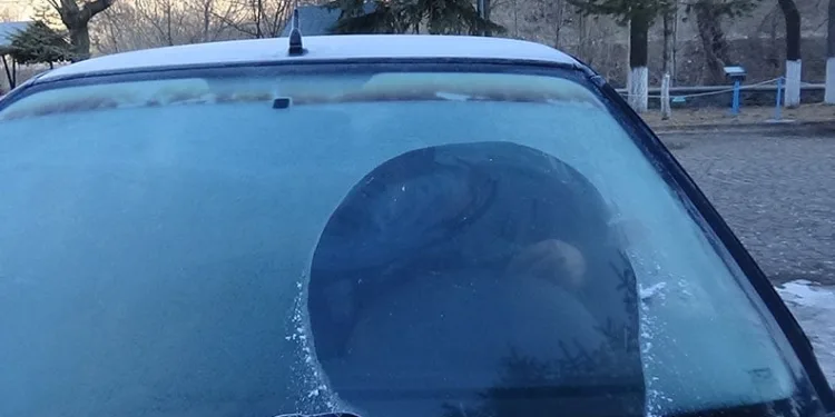 Kars eksi 10’u gördü, araçların camları dondu