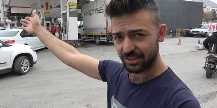 Kavgayı ayırmak isterken kulağından ısırıldı