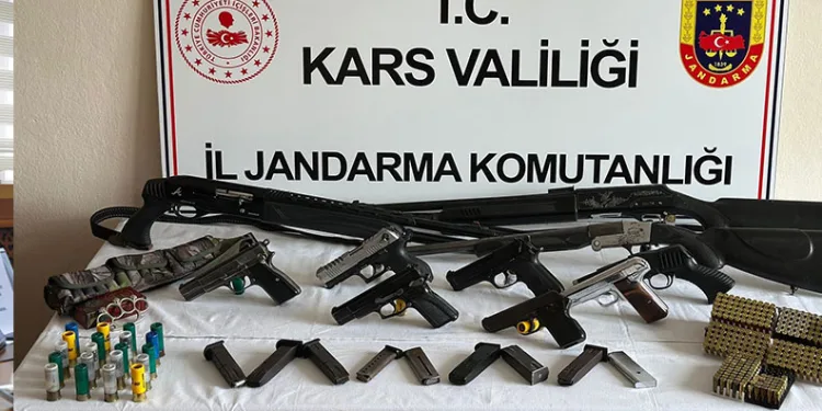 Arpaçay’da çok sayıda silah ve mühimmat ele geçirildi