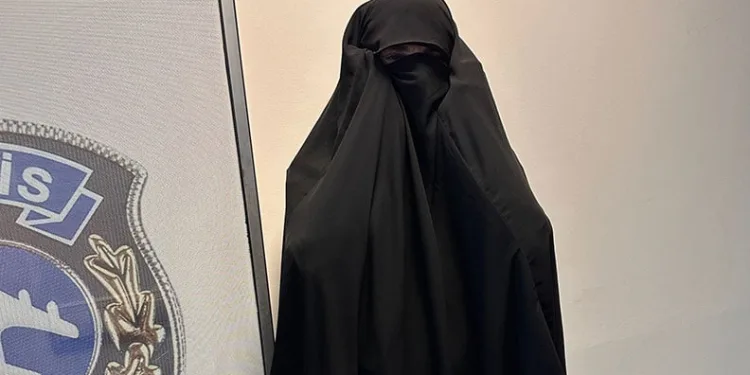 Kars’ta suç makinesi şahıs kadın kılığında yakalandı