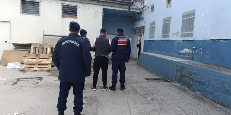 ‘Hırsızlık’ suçundan 17 yıl hapis cezasıyla aranan şahıs yakalandı