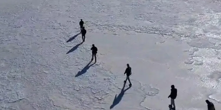 Bingöl’de göl buz tuttu