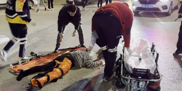 Otomobilin çarptığı kadın ağır yaralandı