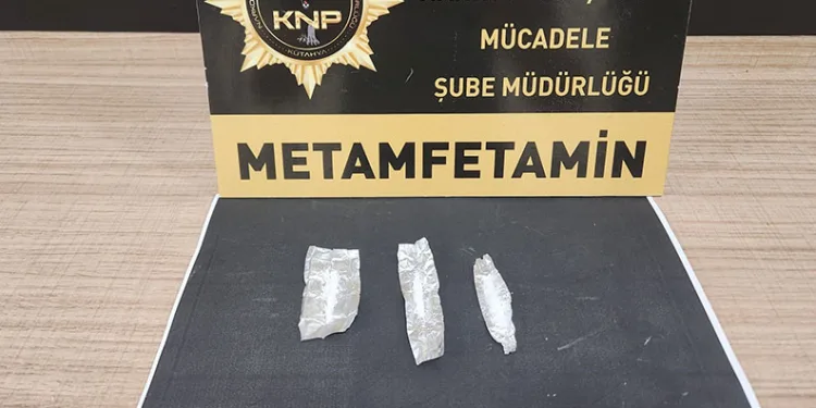 Kütahya’da uyuşturucu ticareti yapma suçundan 2 kişi tutuklandı