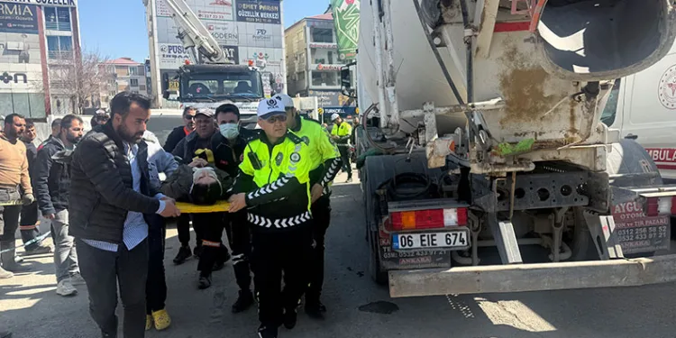Beton mikserinin altında kalan genç kız yaralandı
