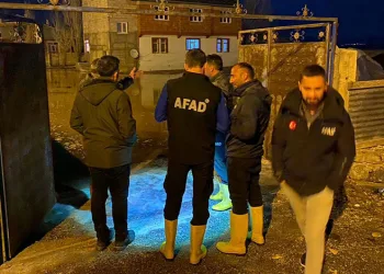 Ağrı’da kar erimesi sonucu evler ve ahırlar su altında kaldı