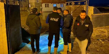 Ağrı’da kar erimesi sonucu evler ve ahırlar su altında kaldı