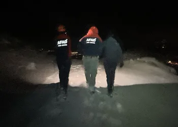Ağrı Dağı’nda mahsur kalan vatandaşı AFAD ekipleri kurtardı