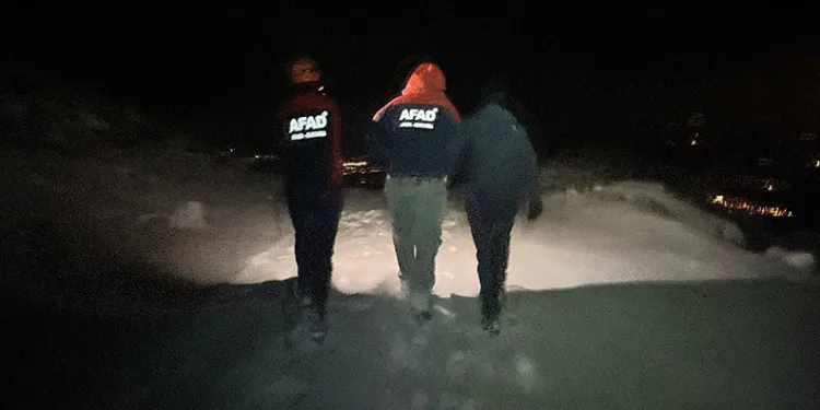 Ağrı Dağı’nda mahsur kalan vatandaşı AFAD ekipleri kurtardı