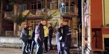 Alkollü şahıs evini ateşe verdi